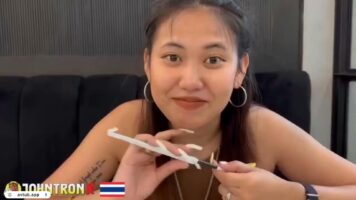 Nang yayain siya ng isang Pinay na babaeng kalye, agad na nag-book si John ng kwarto sa hotel.
