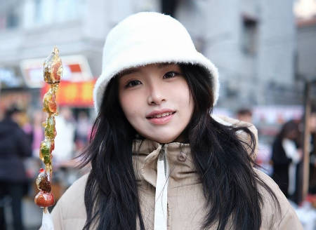 Taiwanese housewife with a plump ass—doggy style with a deep arch and wild hip-shaking, looking incredibly slutty; riding with heavy, pendulous tits swinging wildly—so hot you’d want to grab and squeeze them; moaning shamelessly while facing the mirror, getting pounded hard—Tropical Fish